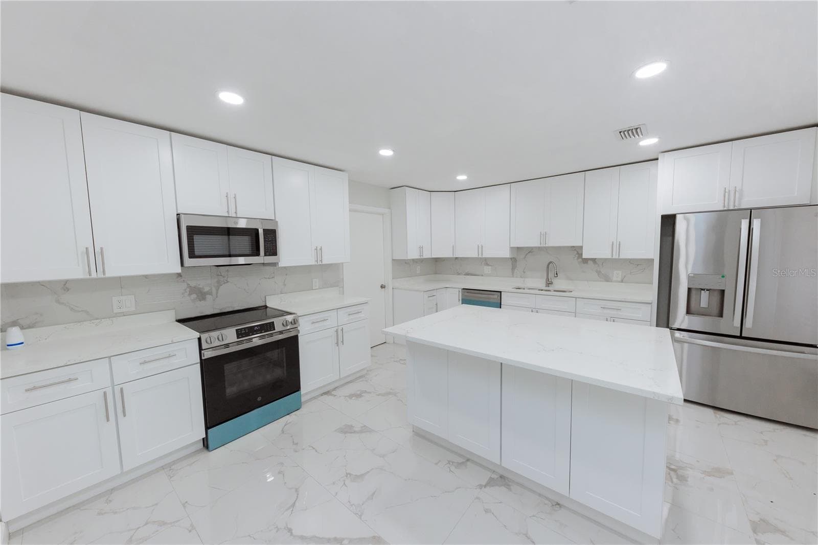 Single Family Residence at 4946 DR MARTIN LUTHER KING JR ST S, ST PETERSBURG, photo 14 of 84