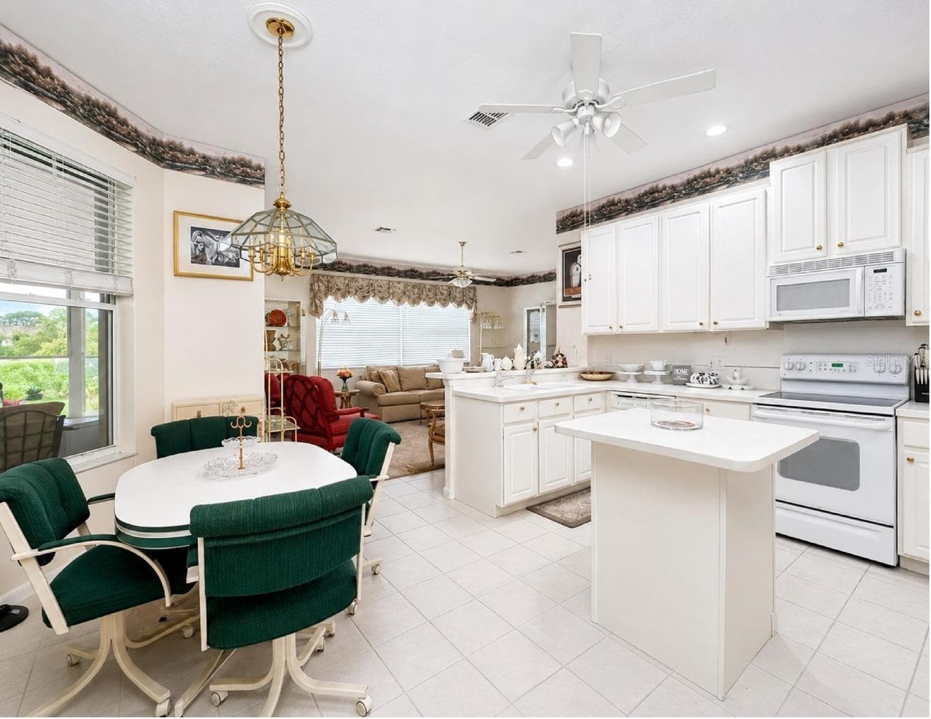 dinette/kitchen - 10924 RAIN HOLLOW CT, TRINITY