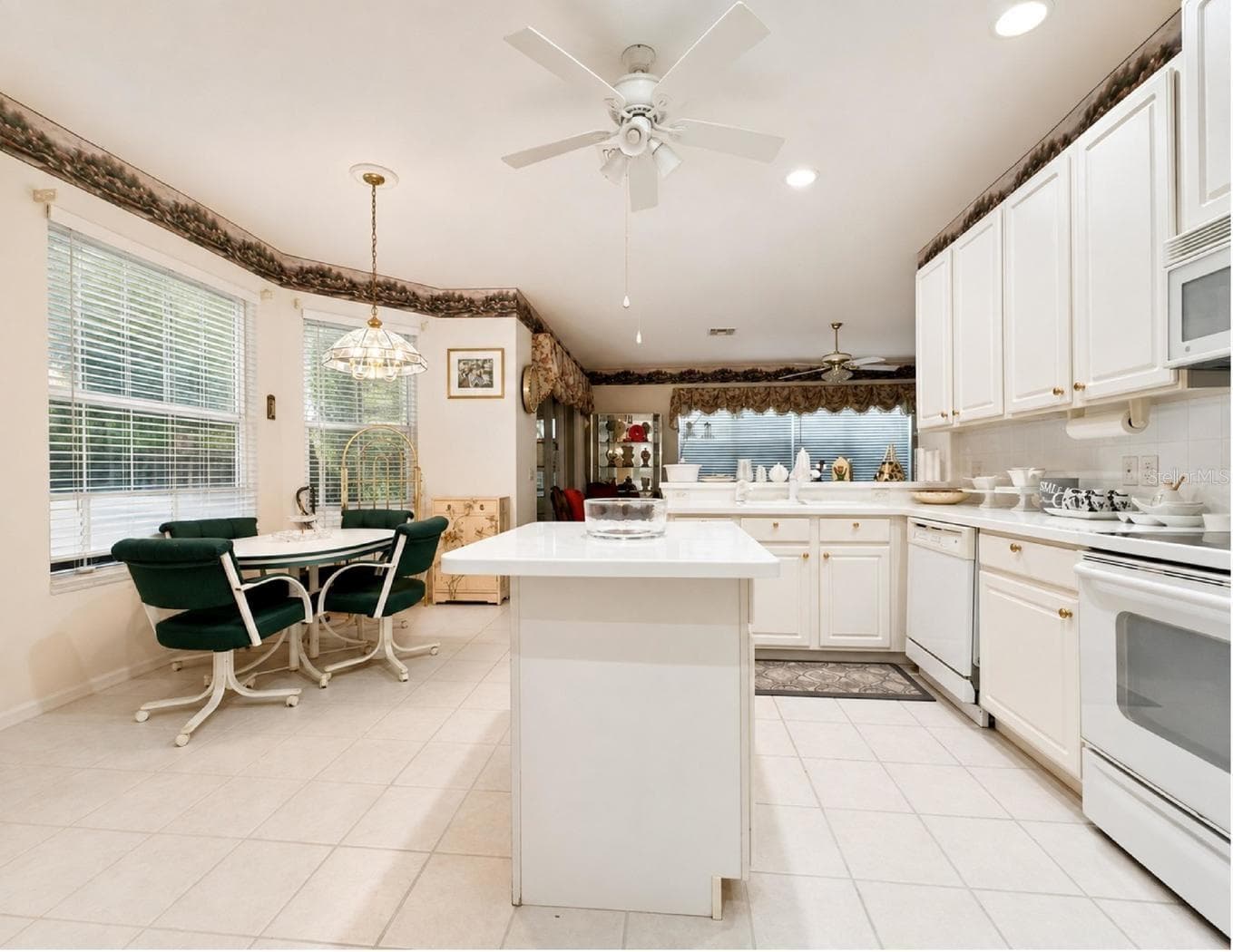 Kitchen with island - 10924 RAIN HOLLOW CT, TRINITY