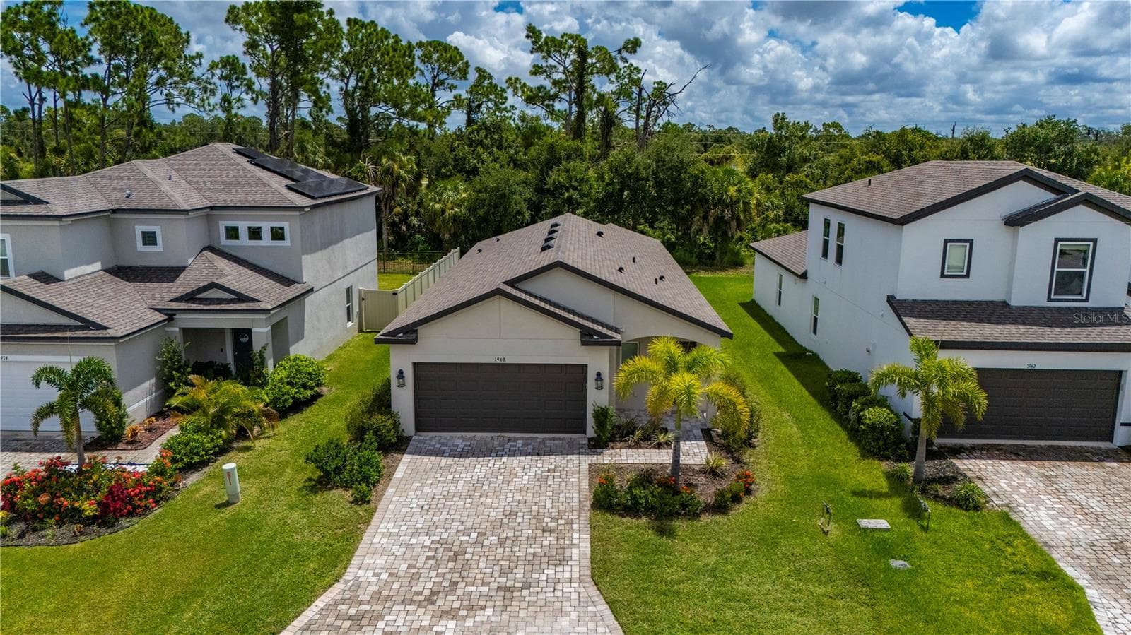 Beautiful homes surround this home - 1968 SUNSET PRESERVE WAY, PORT CHARLOTTE