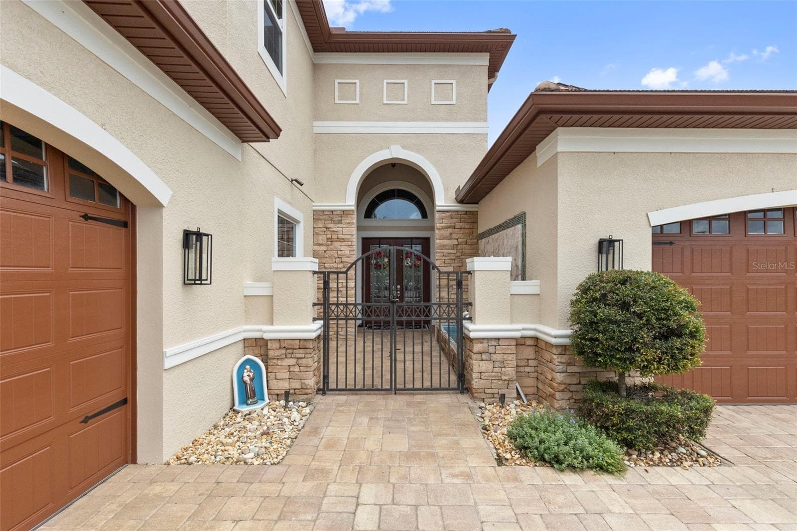 Paved driveway - 30581 IVY FORGE CT, WESLEY CHAPEL