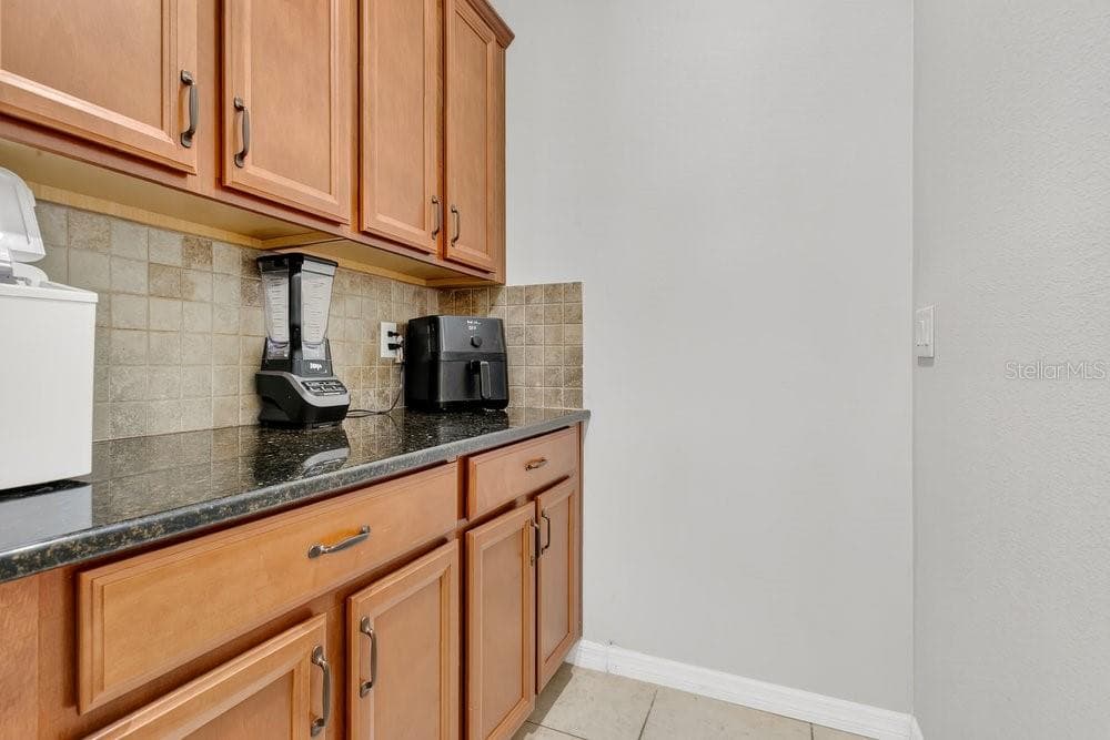 Butler's Pantry - 632 MEADOW SAGE DR, DELAND