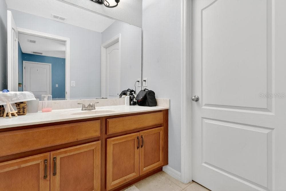 Ensuite bathroom connected to 4th bedroom - 632 MEADOW SAGE DR, DELAND