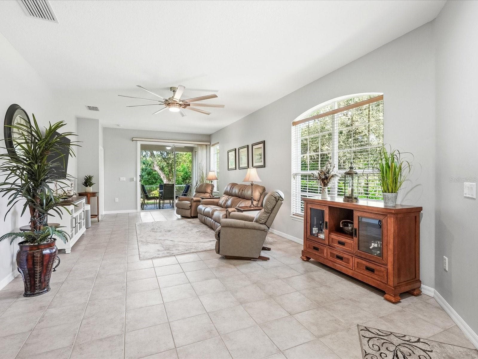 Living area - 4693 WHISPERING OAKS DR, NORTH PORT