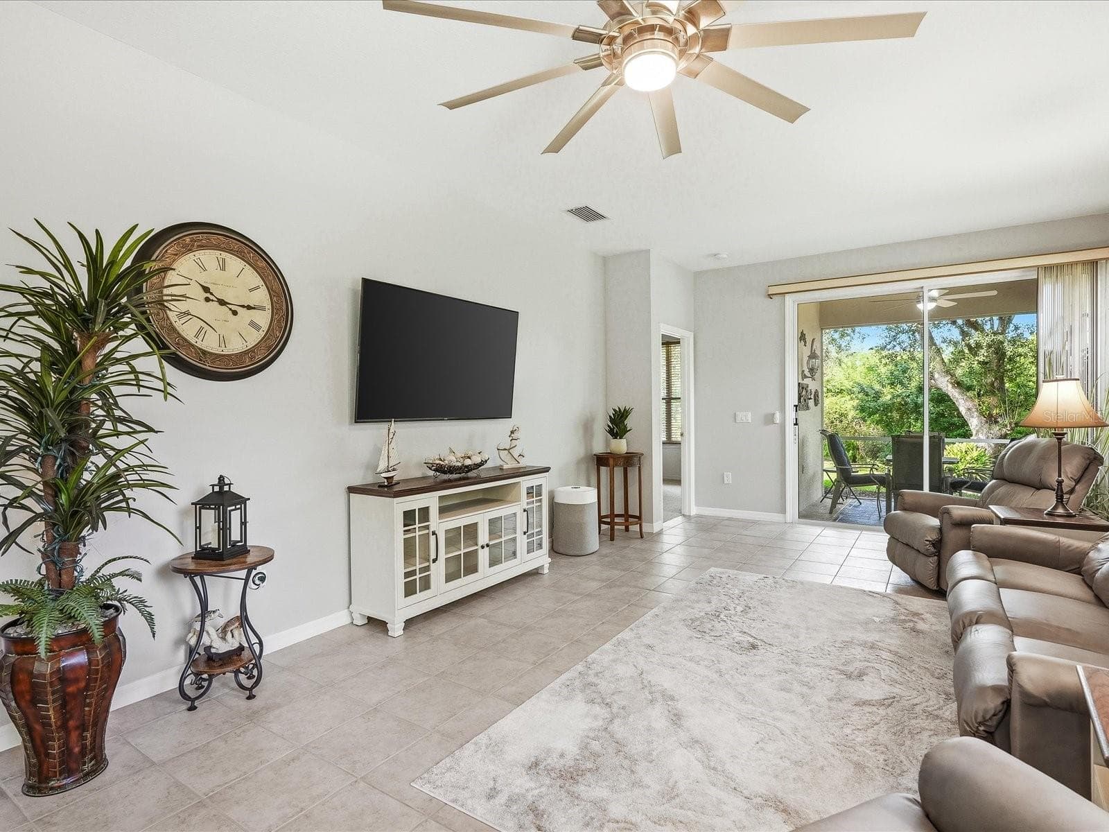 Living area - 4693 WHISPERING OAKS DR, NORTH PORT