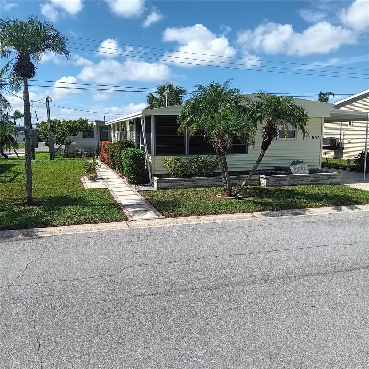 810 49TH AVE W