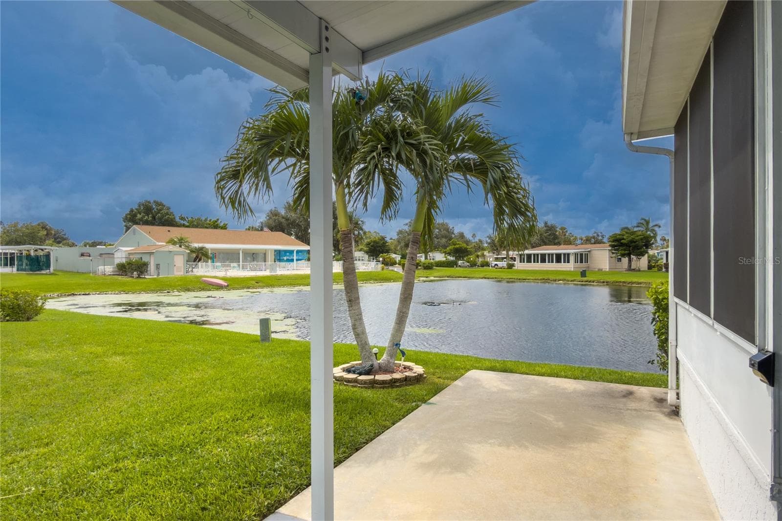 Manufactured Home at 78 EAGLE CIR, ELLENTON, photo 4 of 60