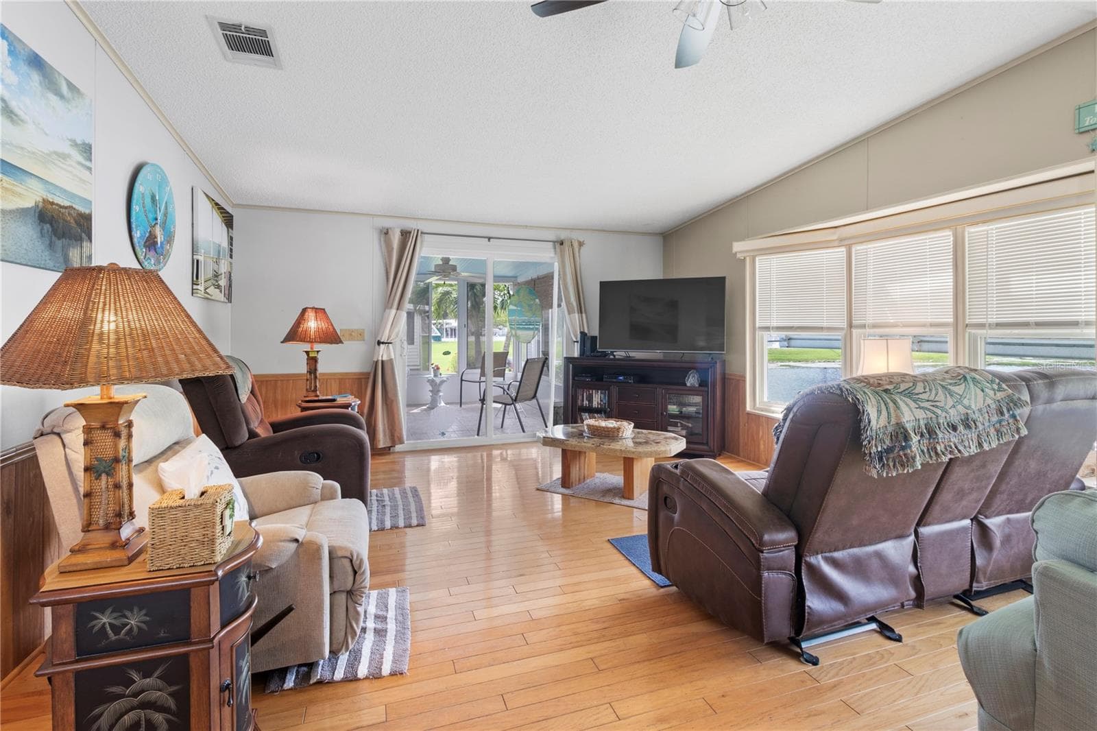 Manufactured Home at 78 EAGLE CIR, ELLENTON, photo 13 of 60