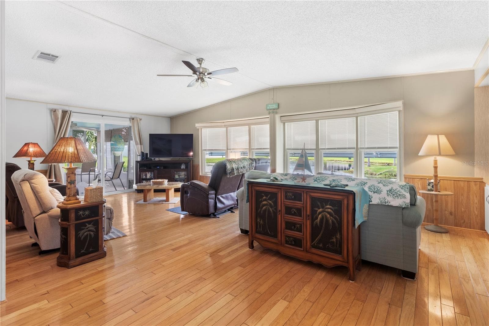 Manufactured Home at 78 EAGLE CIR, ELLENTON, photo 14 of 60
