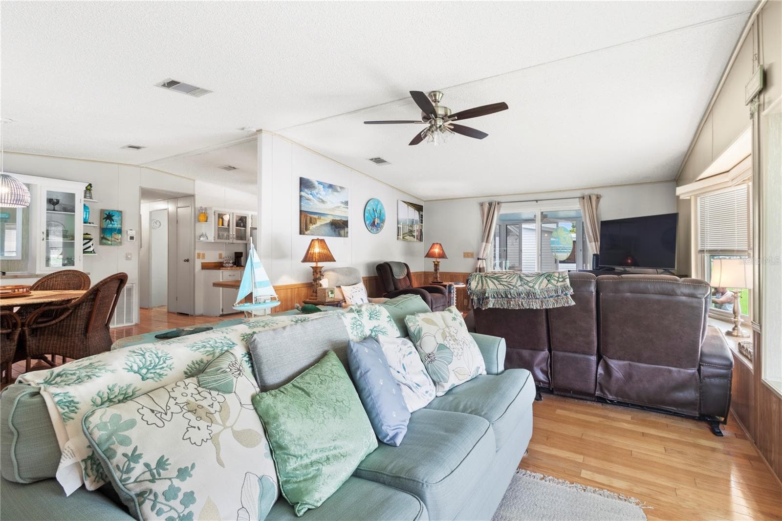 Manufactured Home at 78 EAGLE CIR, ELLENTON, photo 17 of 60