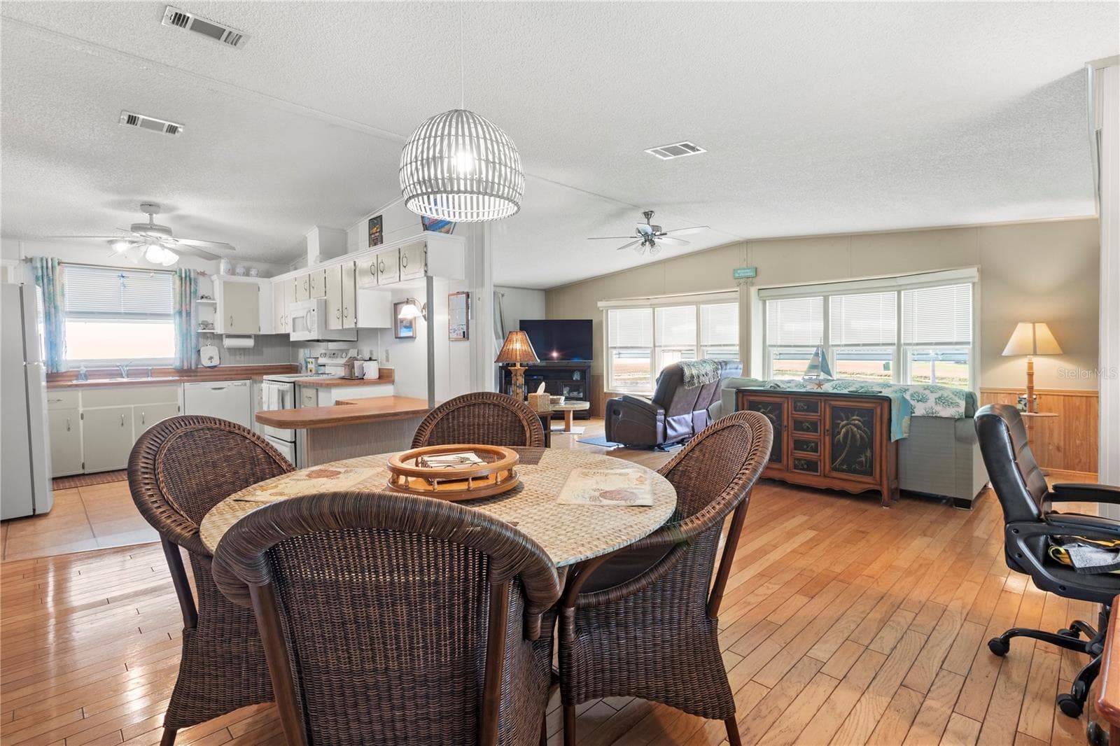 Manufactured Home at 78 EAGLE CIR, ELLENTON, photo 22 of 60