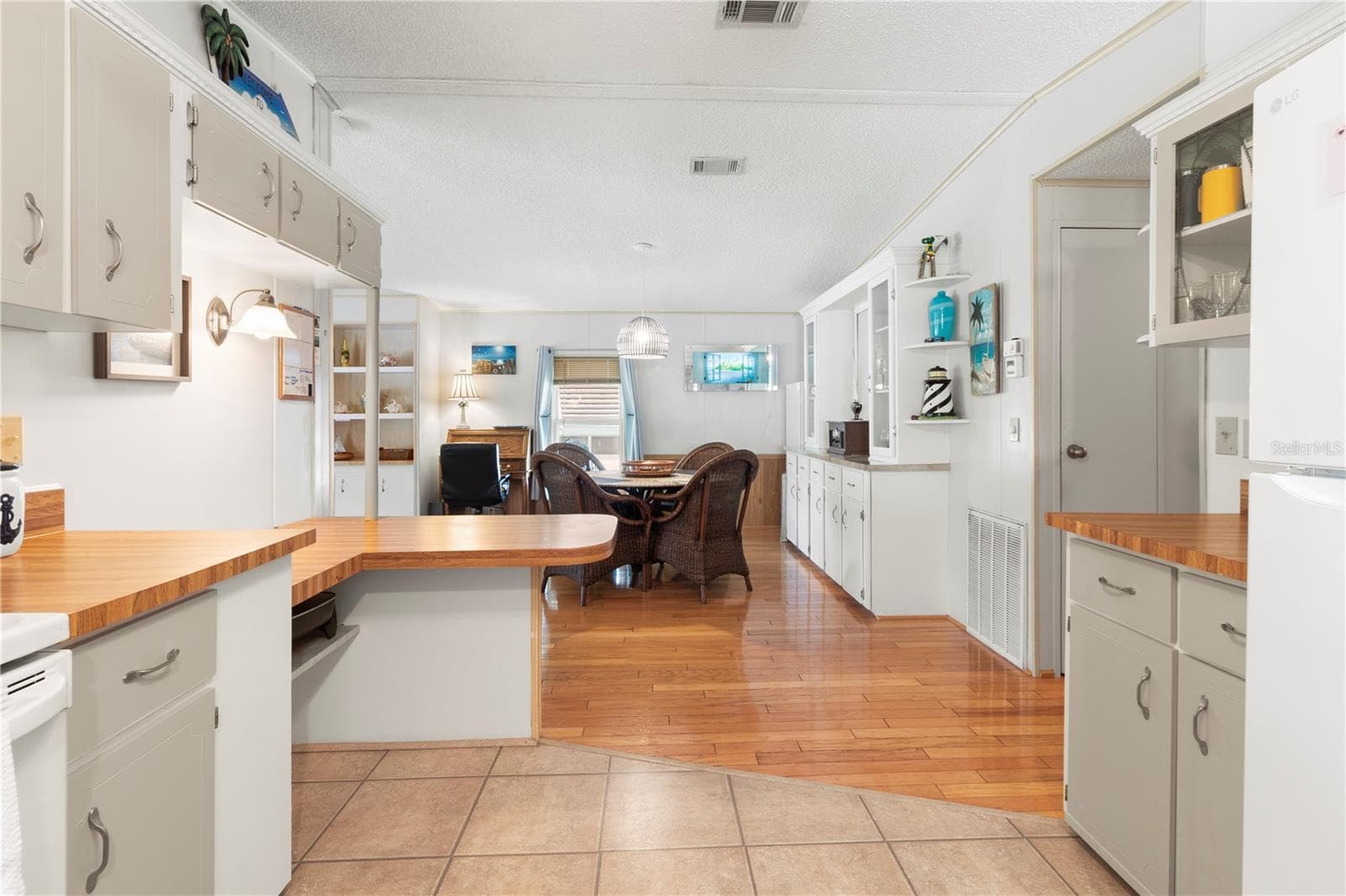 Manufactured Home at 78 EAGLE CIR, ELLENTON, photo 32 of 60