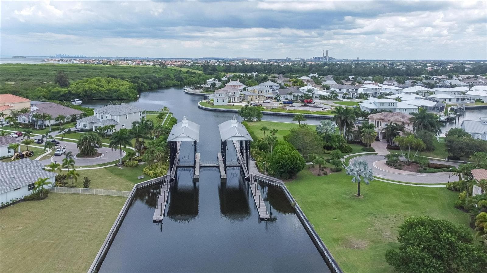 Single Family Residence at 429 MANNS HARBOR DR, APOLLO BEACH, photo 98 of 100