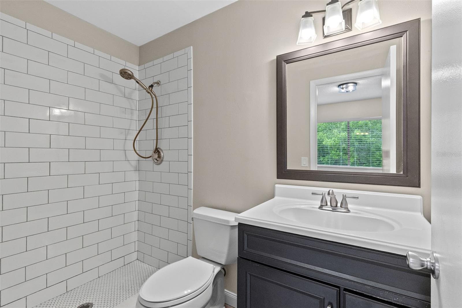 Upstairs, the primary bedroom features a private en suite bathroom - 283 SANDLEWOOD TRL #3, WINTER PARK