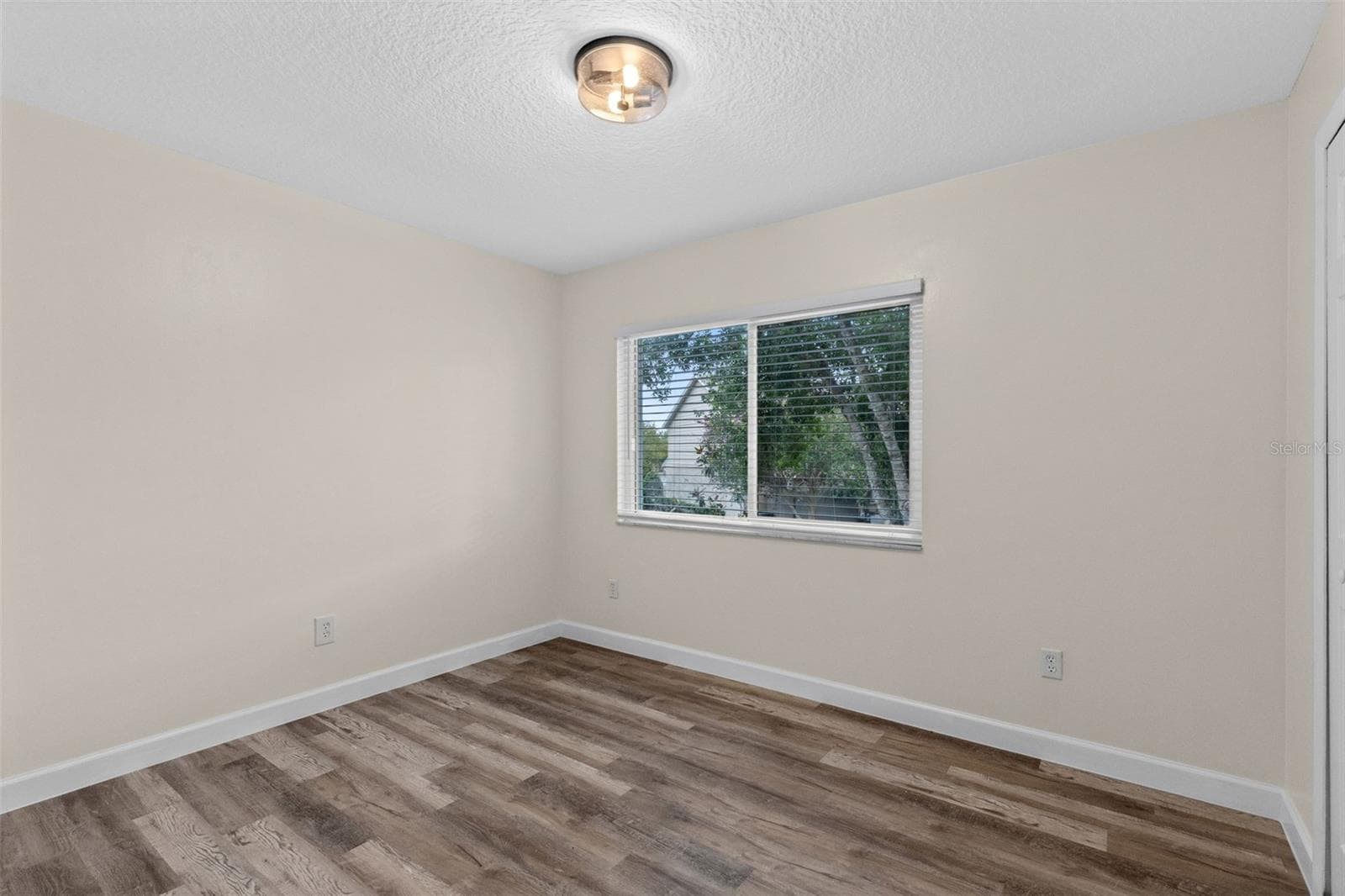 The second bedroom is located near the additional full bath. - 283 SANDLEWOOD TRL #3, WINTER PARK