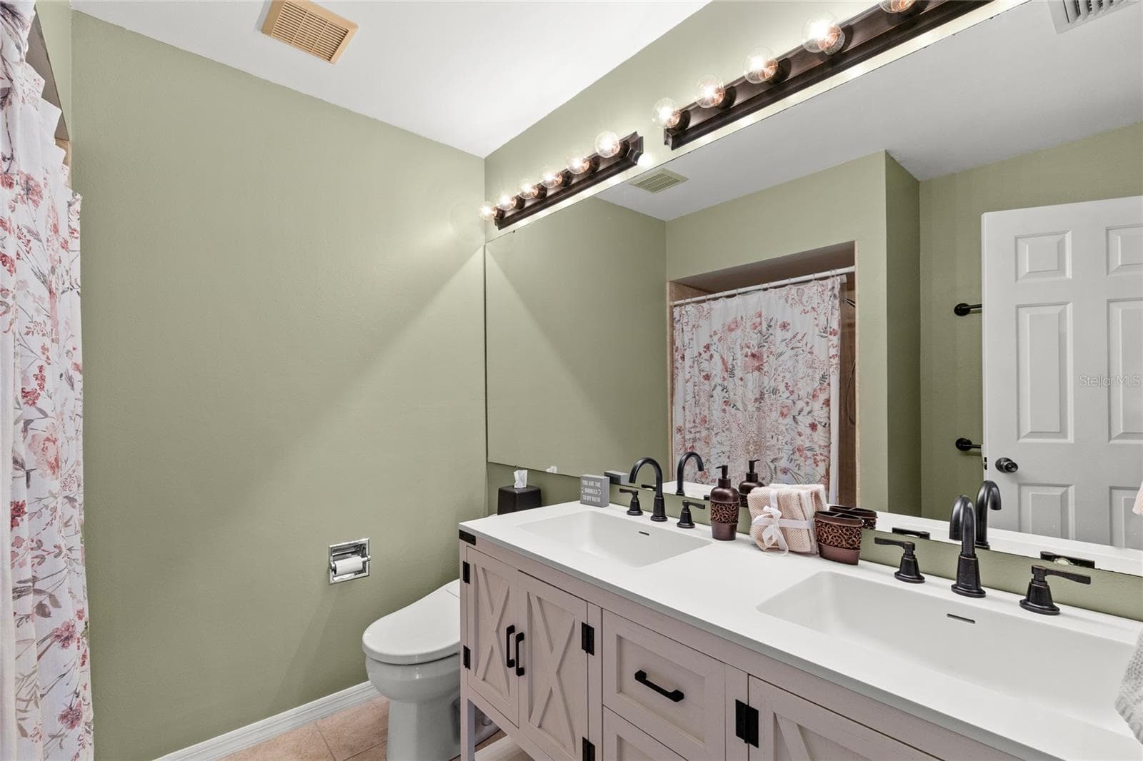 Single Family Residence at 109 CARDINAL LN, EUSTIS, photo 16 of 27