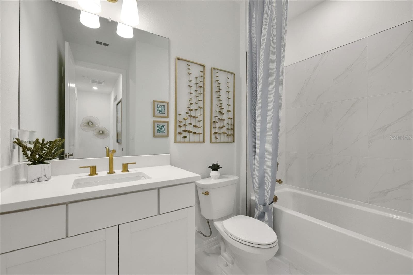 Single Family Residence at 17007 GREAT HERON LN, PUNTA GORDA, photo 13 of 35