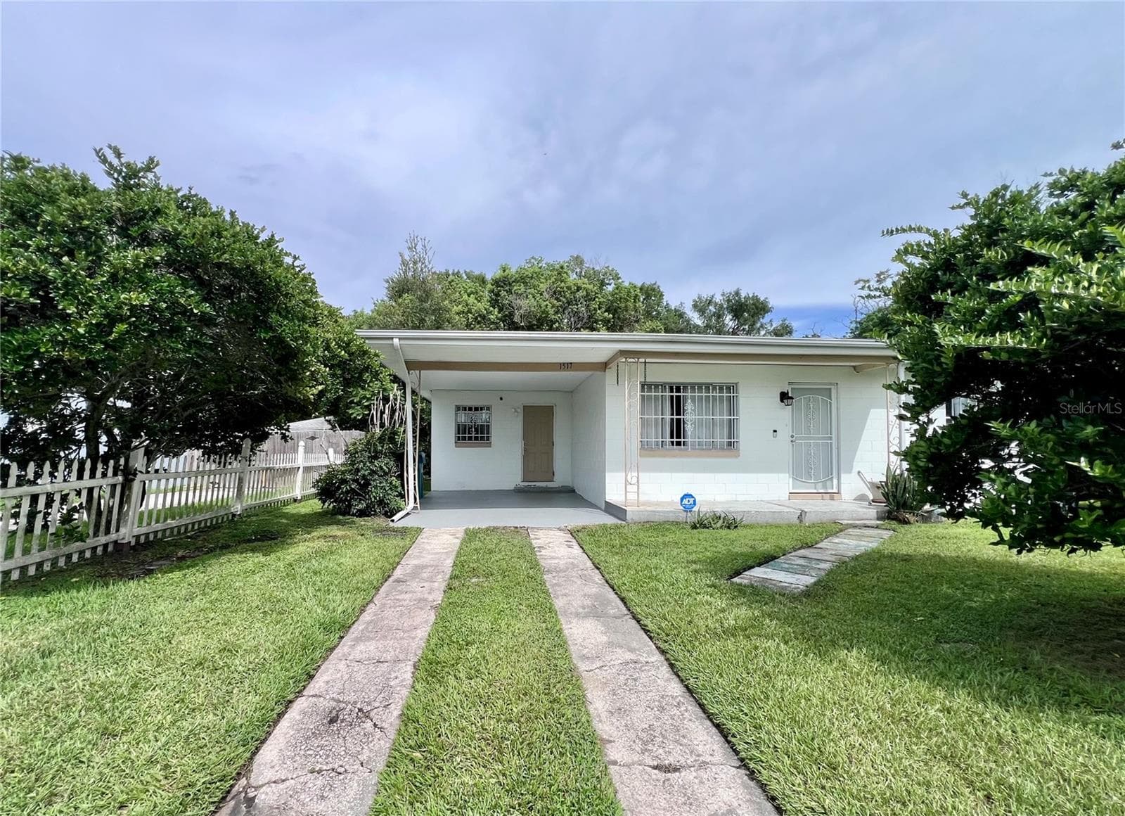 1517 RILEY AVE
