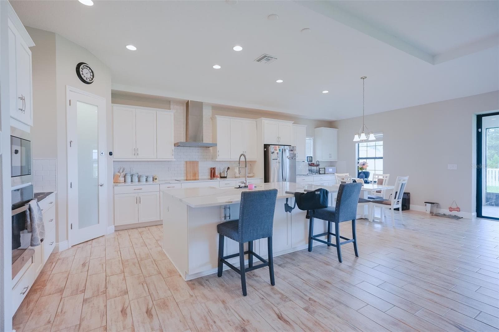Open concept Kitchen with island - 12648 BERGSTROM BAY DR, RIVERVIEW