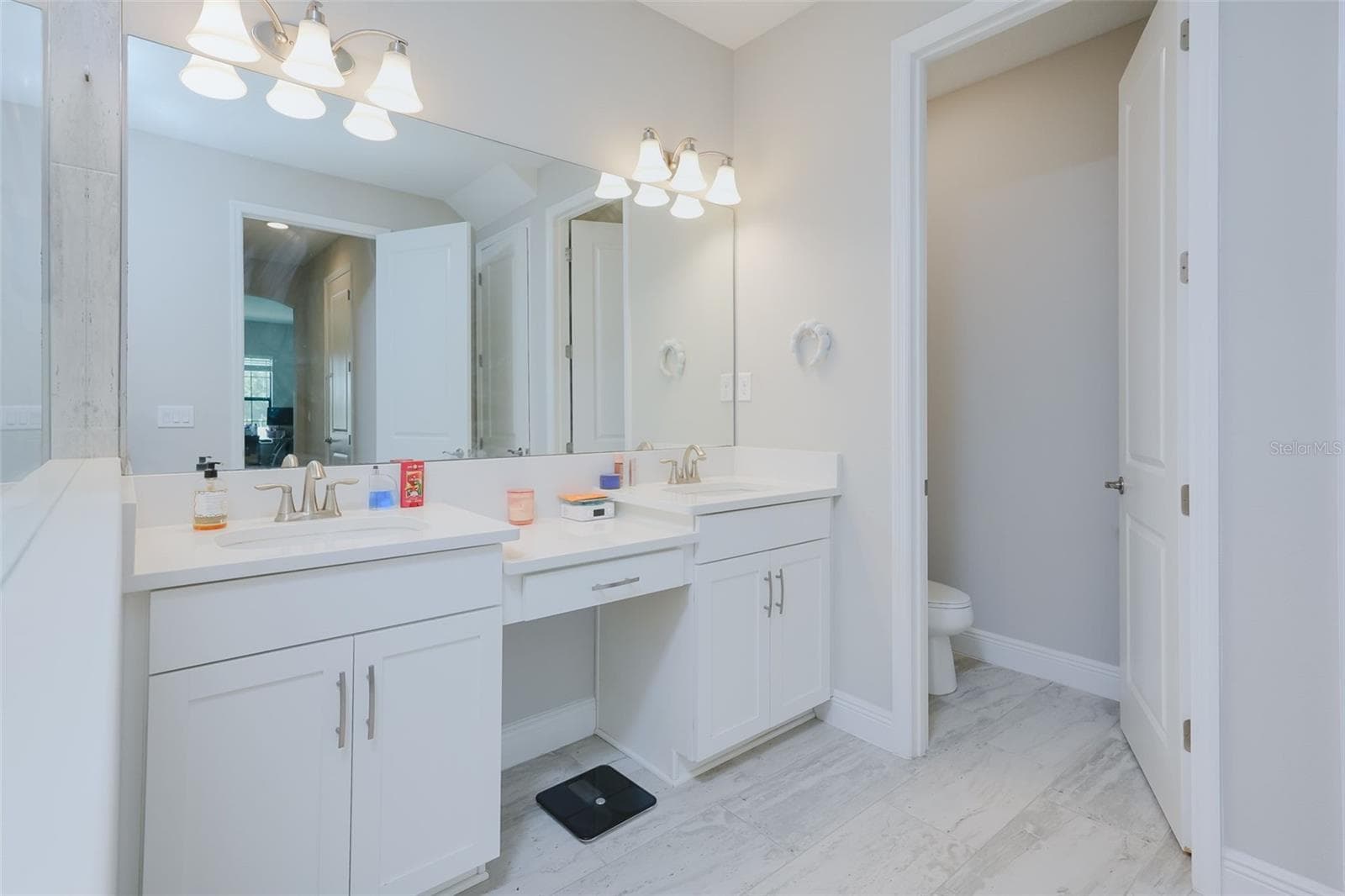 Private water closet - 12648 BERGSTROM BAY DR, RIVERVIEW