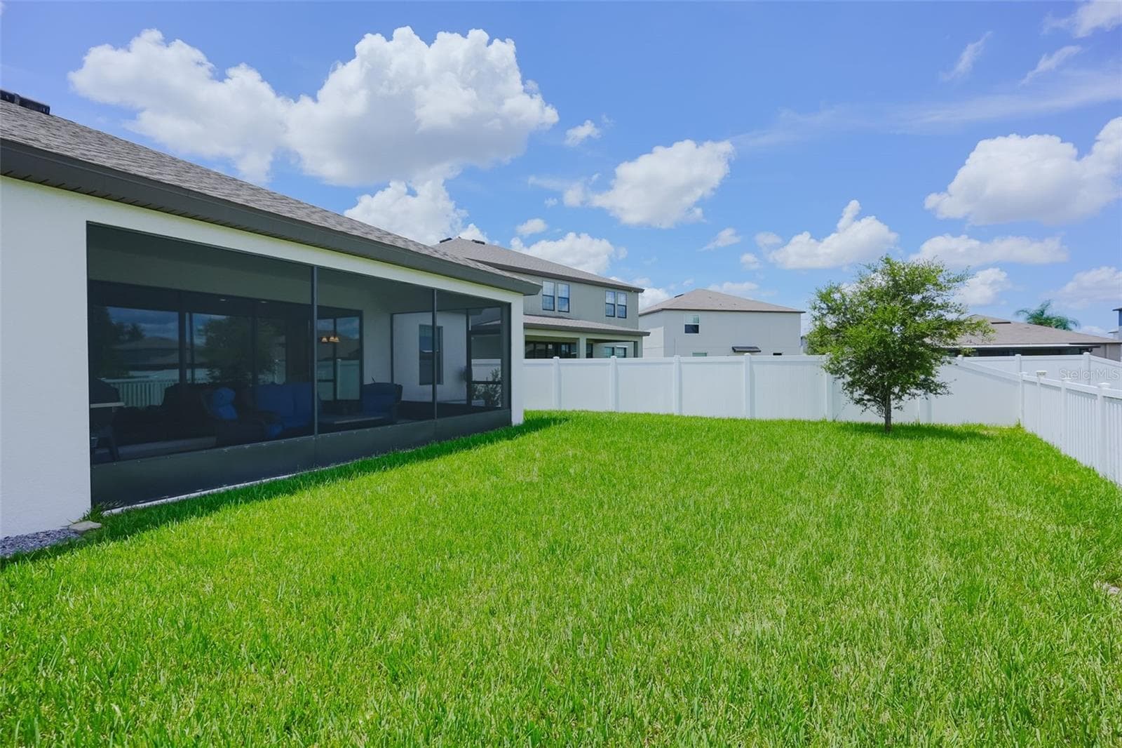 Fully fenced backyard - 12648 BERGSTROM BAY DR, RIVERVIEW
