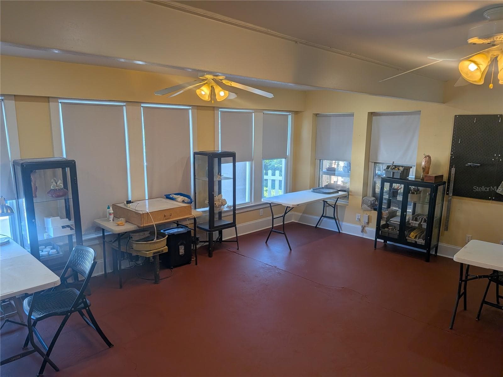Single Family Residence at 410 E PARK ST, LAKELAND, photo 10 of 28