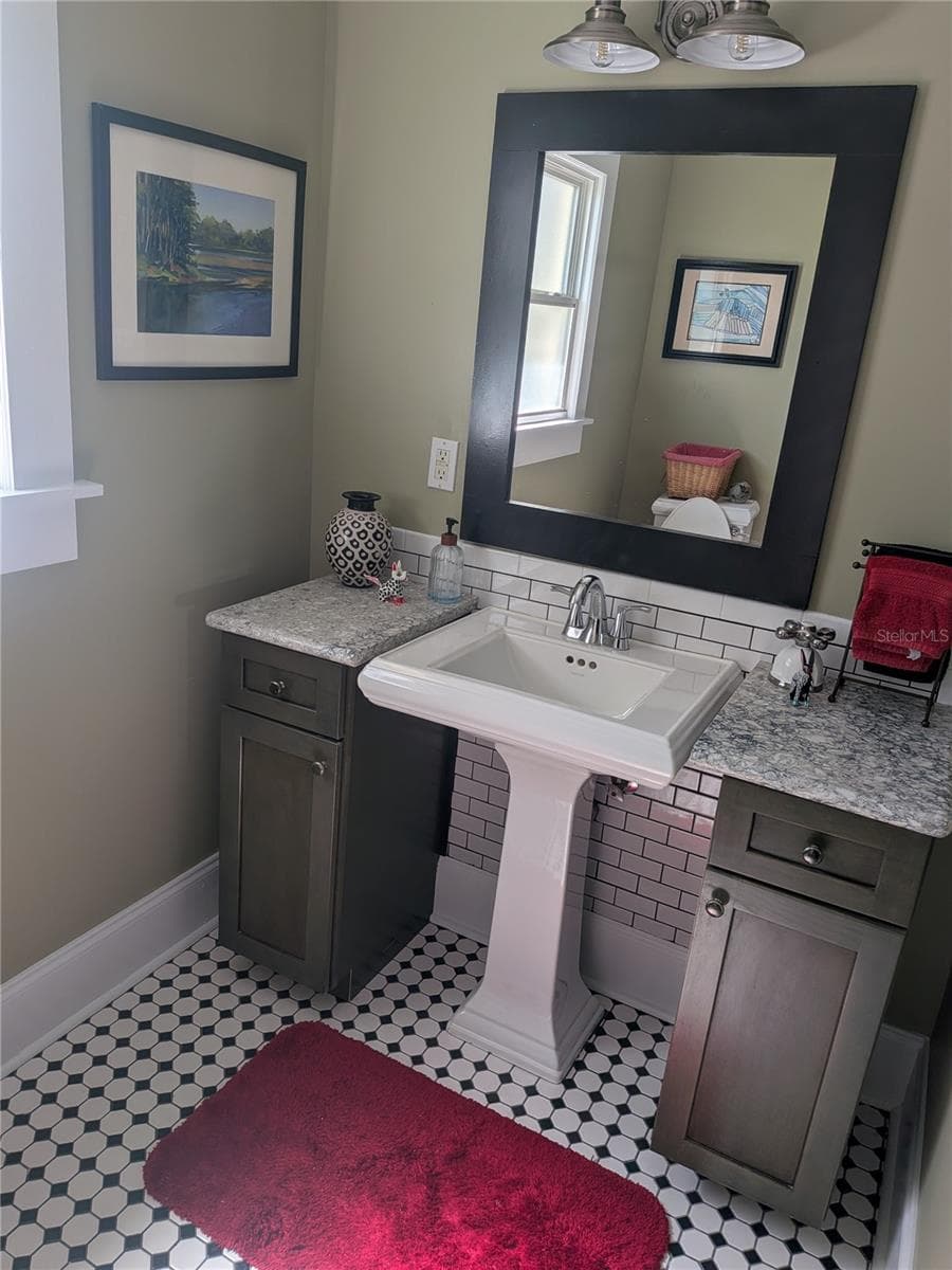 Single Family Residence at 410 E PARK ST, LAKELAND, photo 14 of 28