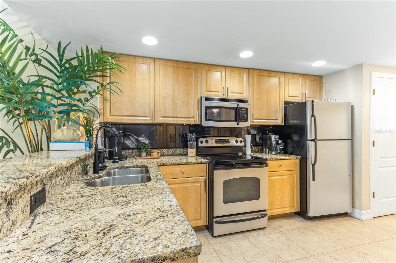 FULL SIZE STAINLESS STEEL KITCHEN - 11605 GULF BLVD #503, TREASURE ISLAND