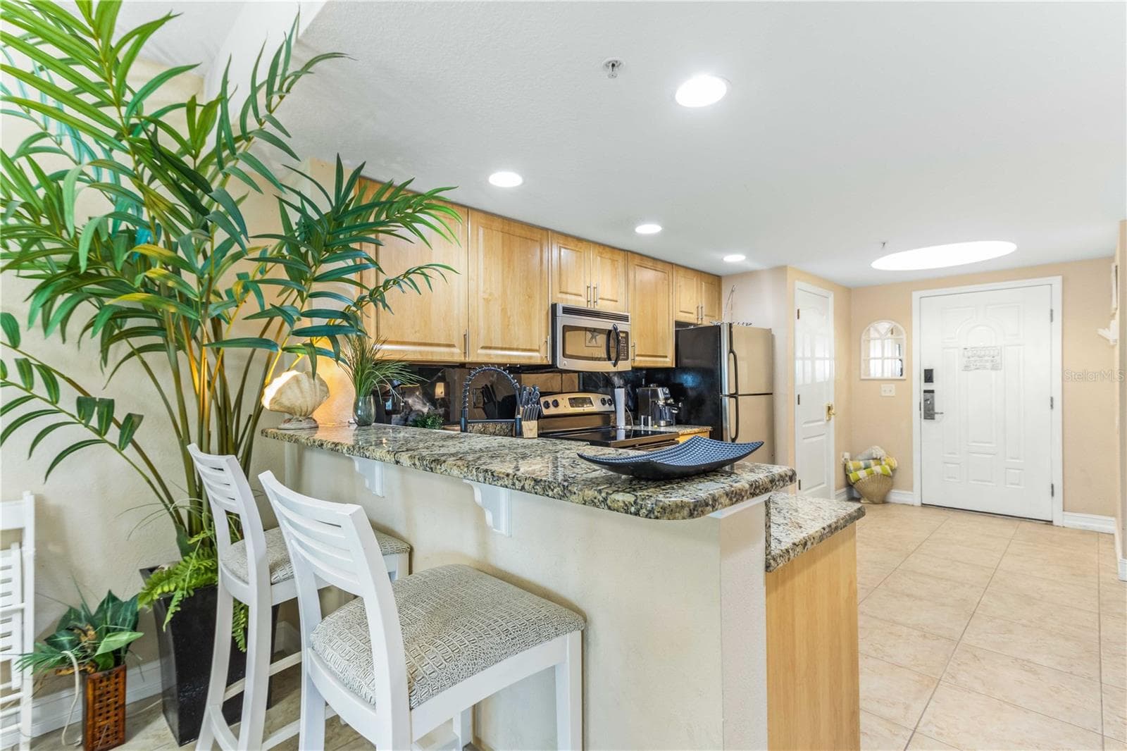 COUNTER SEATING WITH BAR. - 11605 GULF BLVD #503, TREASURE ISLAND