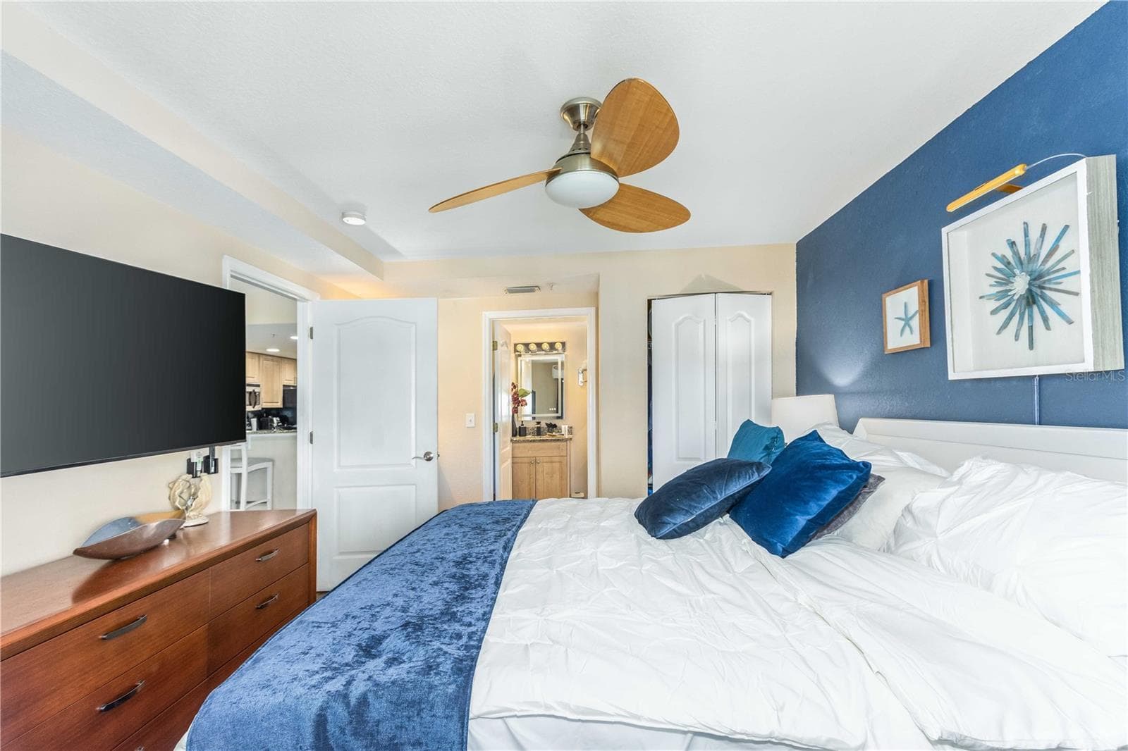 MASTER SUITE - 11605 GULF BLVD #503, TREASURE ISLAND