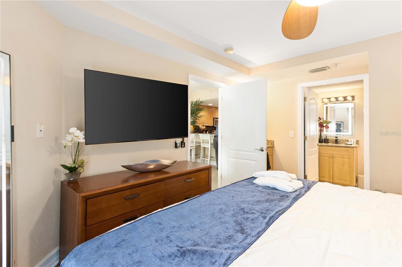 MASTER SUITE WITH 2 SEPARATED SINKS - 11605 GULF BLVD #503, TREASURE ISLAND