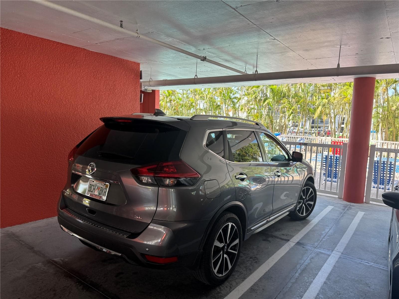 SPACIOUS PARKING BY THE POOL - 11605 GULF BLVD #503, TREASURE ISLAND