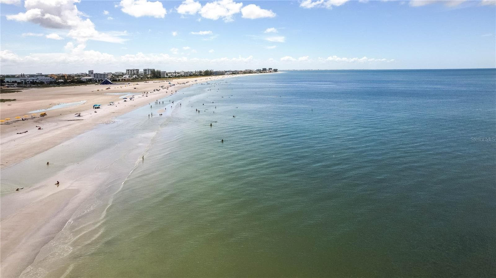 LOTS OF ROOM ON TREASURE ISLAND BEACH, BRING THE FAMILY TENTS AND UMBRELLAS - 11605 GULF BLVD #503, TREASURE ISLAND