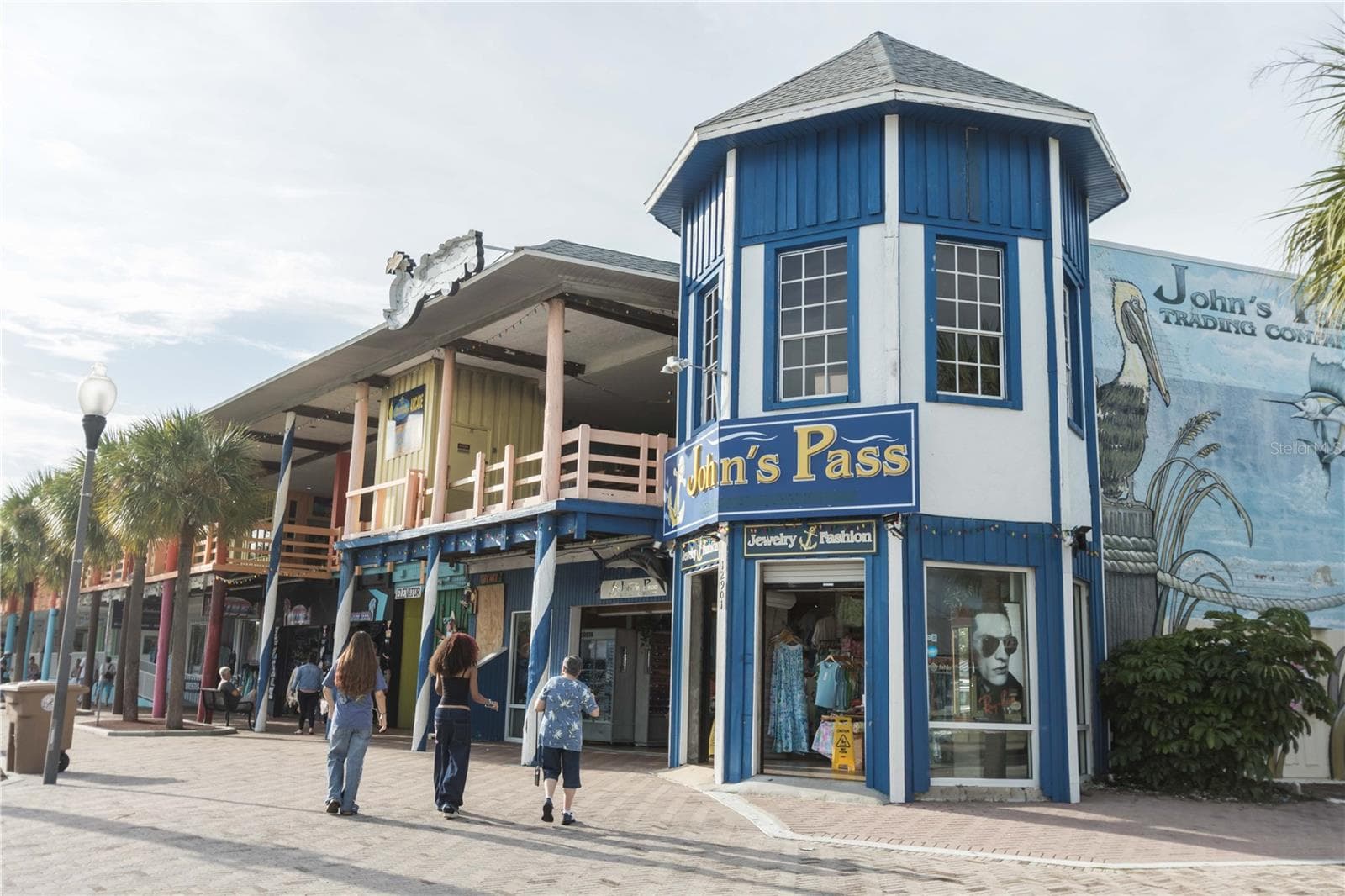 LET'S SHOP AND EAT. - 11605 GULF BLVD #503, TREASURE ISLAND