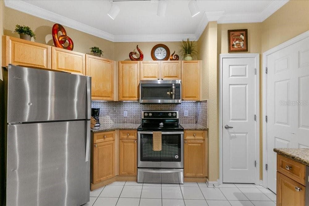 Condominium at 110 TERRACE RIDGE CIR #110, DAVENPORT, photo 3 of 36