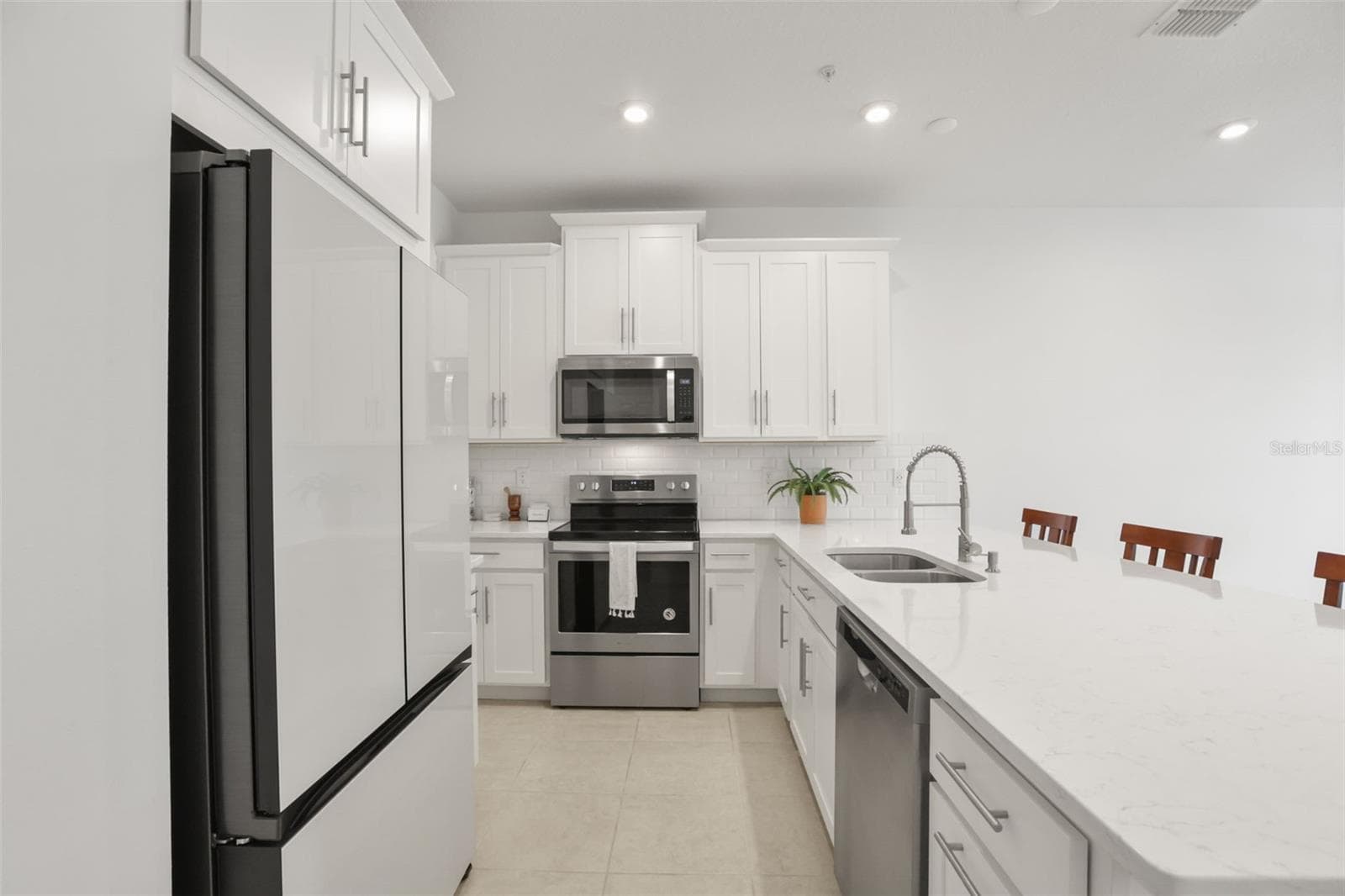 Townhouse at 10245 HIGHLINE CREST ST, ORLANDO, photo 19 of 46