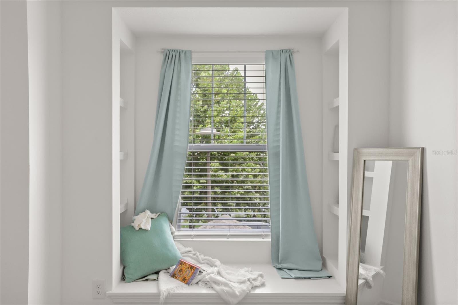 Bedroom 2 REading Nook with view to pond - 10245 HIGHLINE CREST ST, ORLANDO