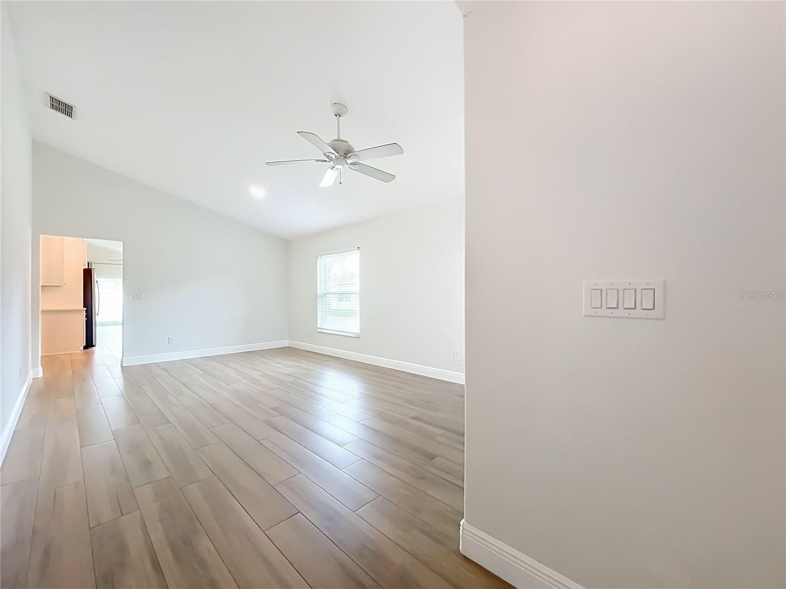 Single Family Residence at 998 WHITE SPRINGS LN, WINTER SPRINGS, photo 6 of 57