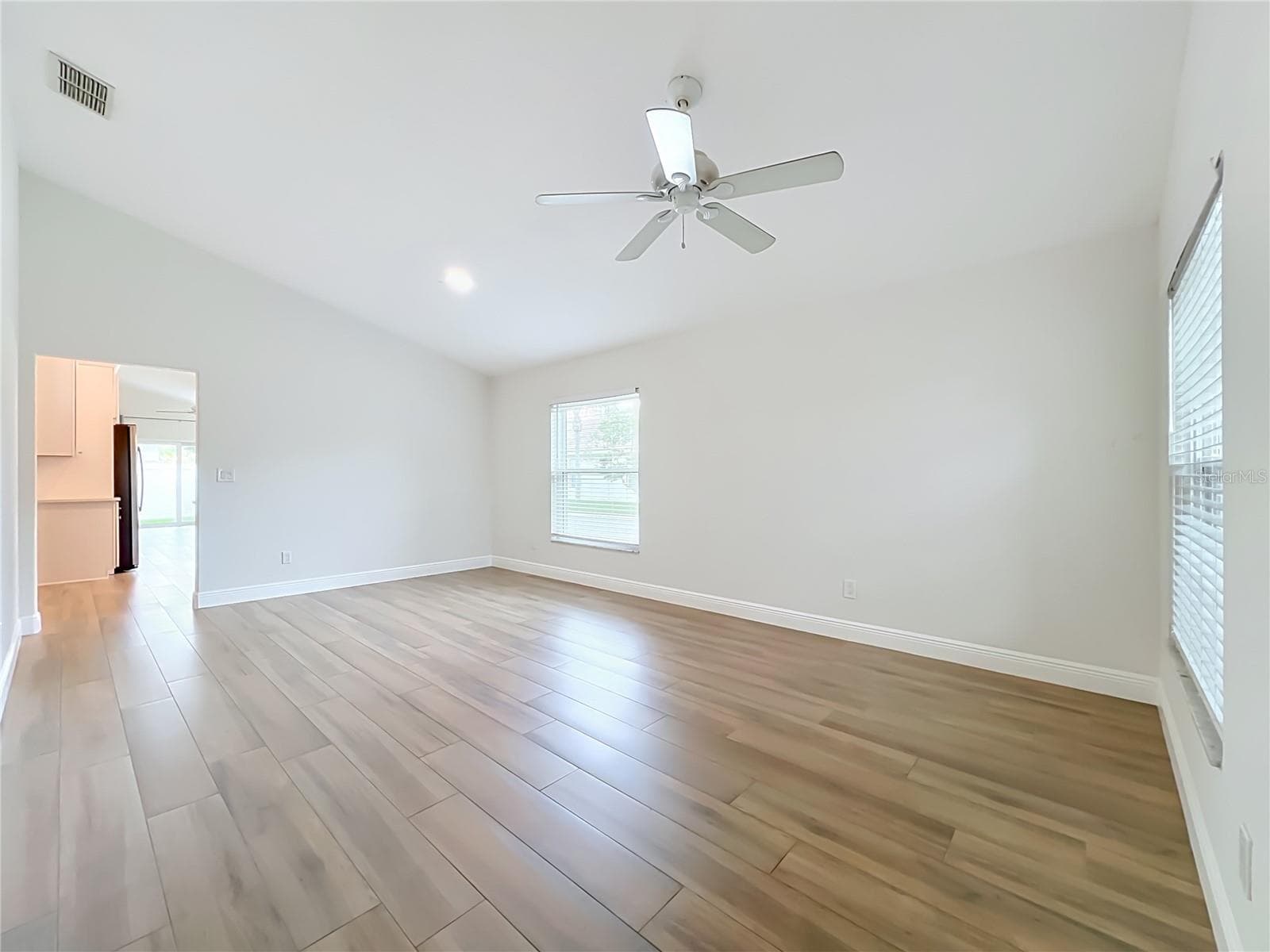 Single Family Residence at 998 WHITE SPRINGS LN, WINTER SPRINGS, photo 7 of 57