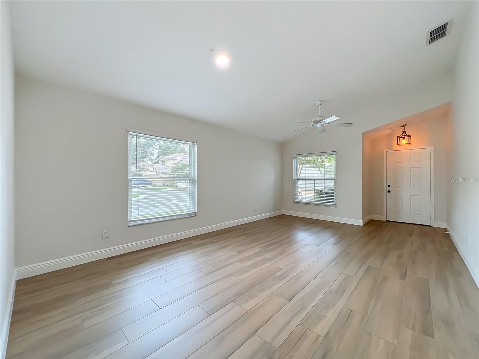 Single Family Residence at 998 WHITE SPRINGS LN, WINTER SPRINGS, photo 8 of 57