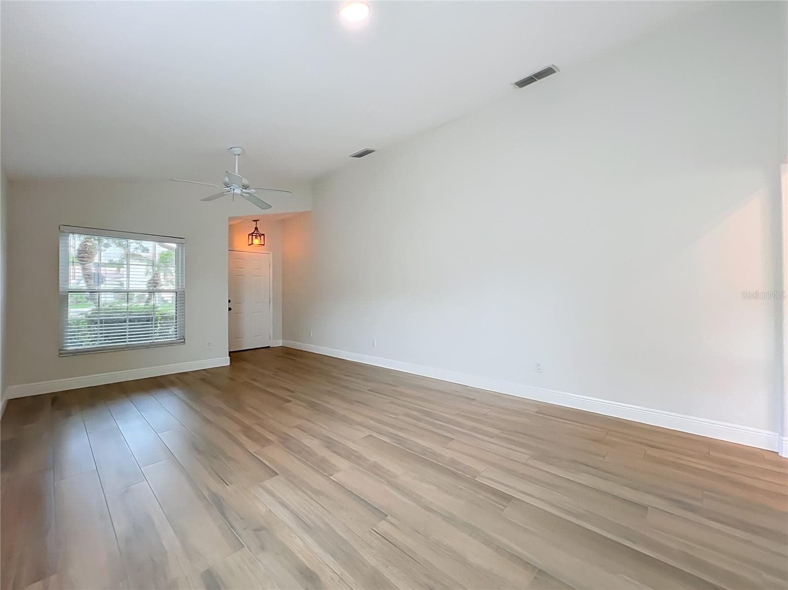 Single Family Residence at 998 WHITE SPRINGS LN, WINTER SPRINGS, photo 9 of 57