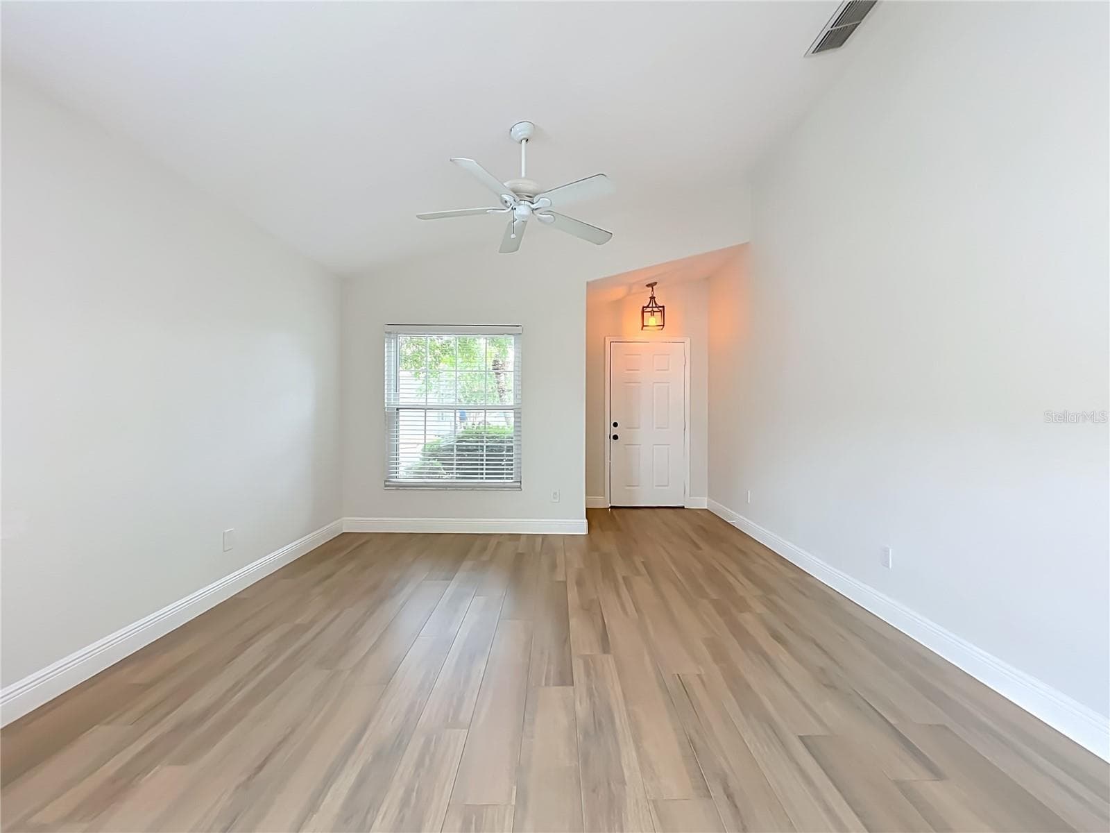Single Family Residence at 998 WHITE SPRINGS LN, WINTER SPRINGS, photo 10 of 57