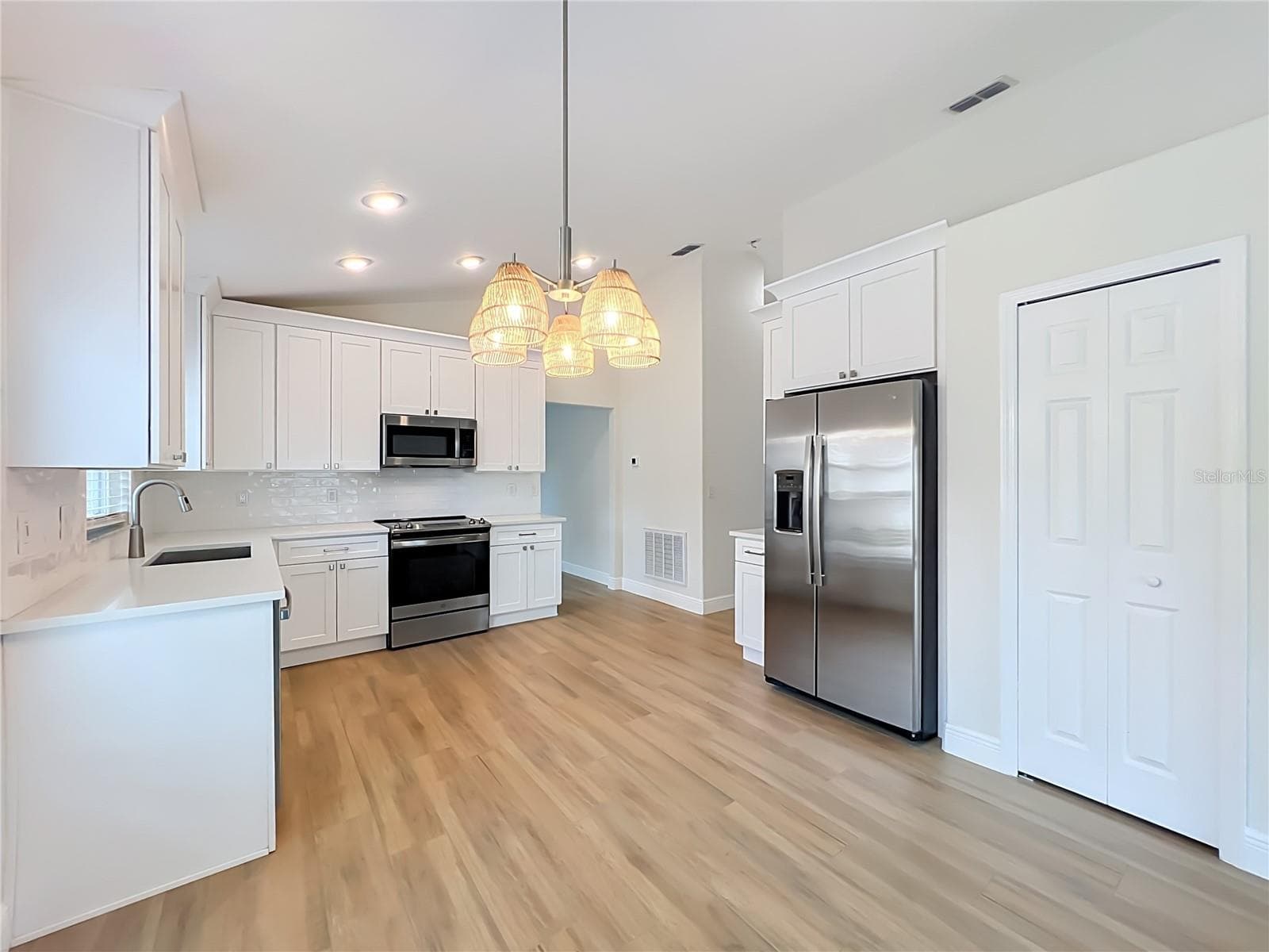 Single Family Residence at 998 WHITE SPRINGS LN, WINTER SPRINGS, photo 11 of 57