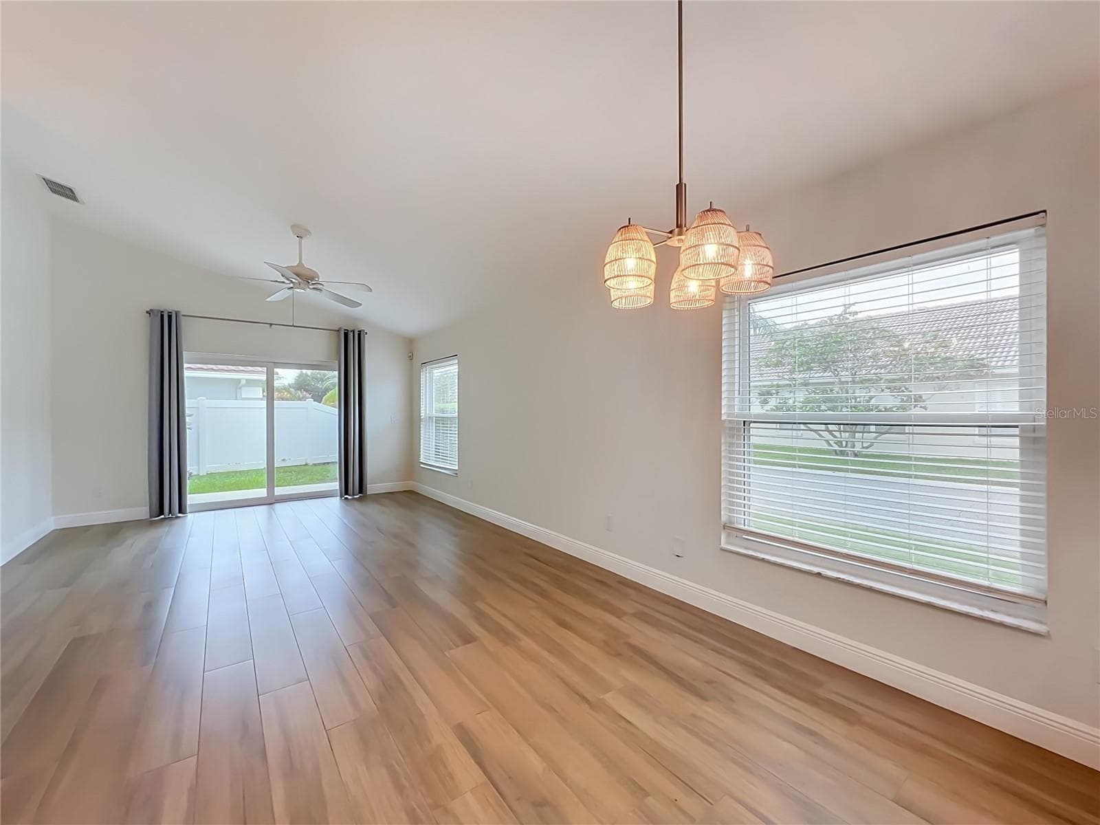 Single Family Residence at 998 WHITE SPRINGS LN, WINTER SPRINGS, photo 18 of 57