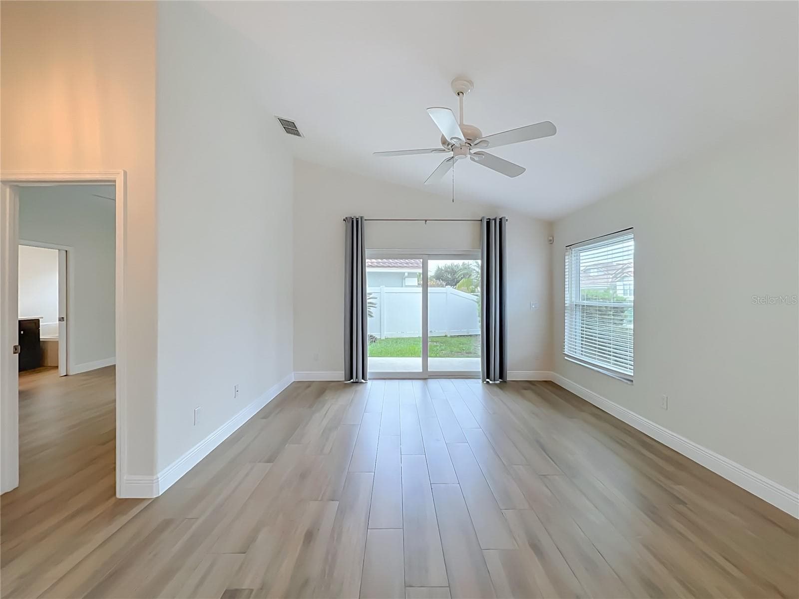 Single Family Residence at 998 WHITE SPRINGS LN, WINTER SPRINGS, photo 19 of 57
