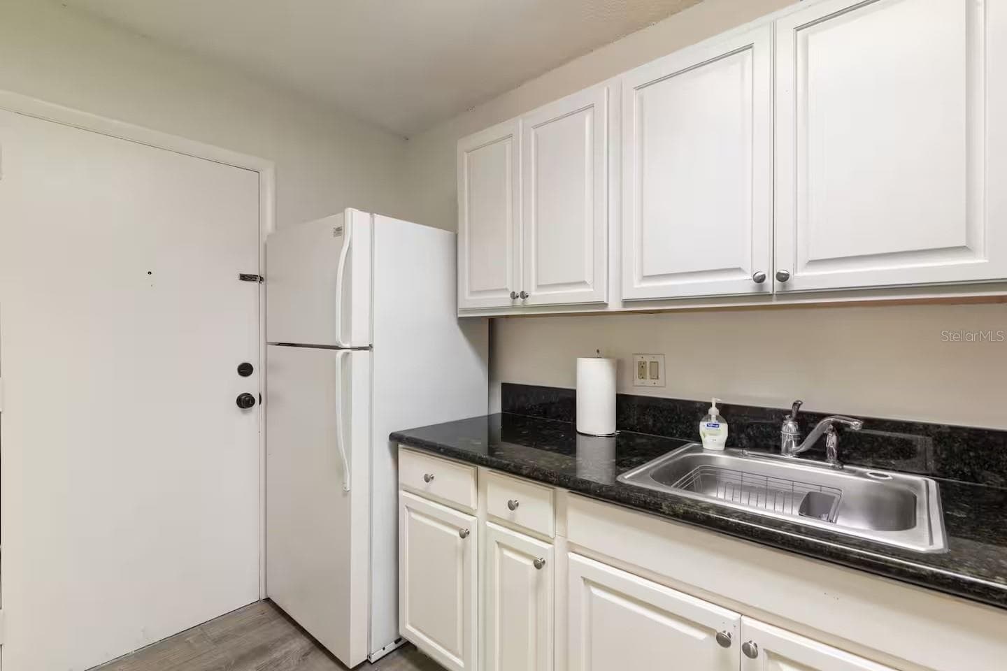 Lots of cabinets! - 1700 SW 16TH CT #K24, GAINESVILLE