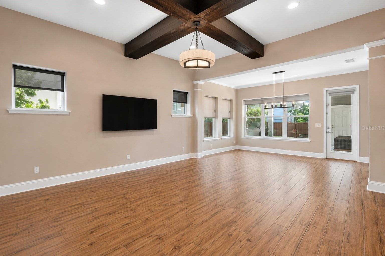 AI-edited to remove furniture to show the space - 13041 GABOR AVE, ORLANDO