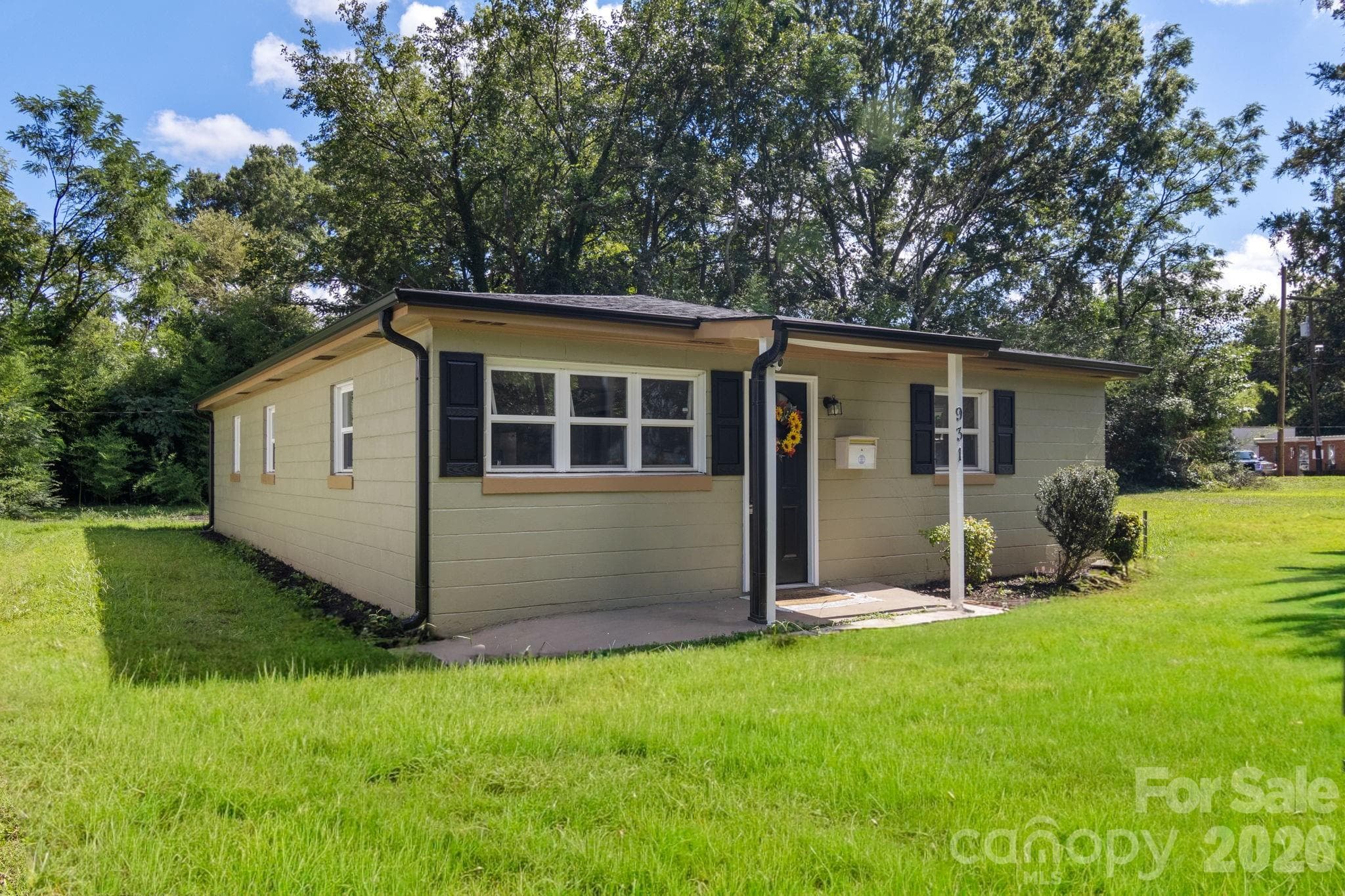 Single Family Residence at 931 Reliance Street, Charlotte, photo 2 of 26