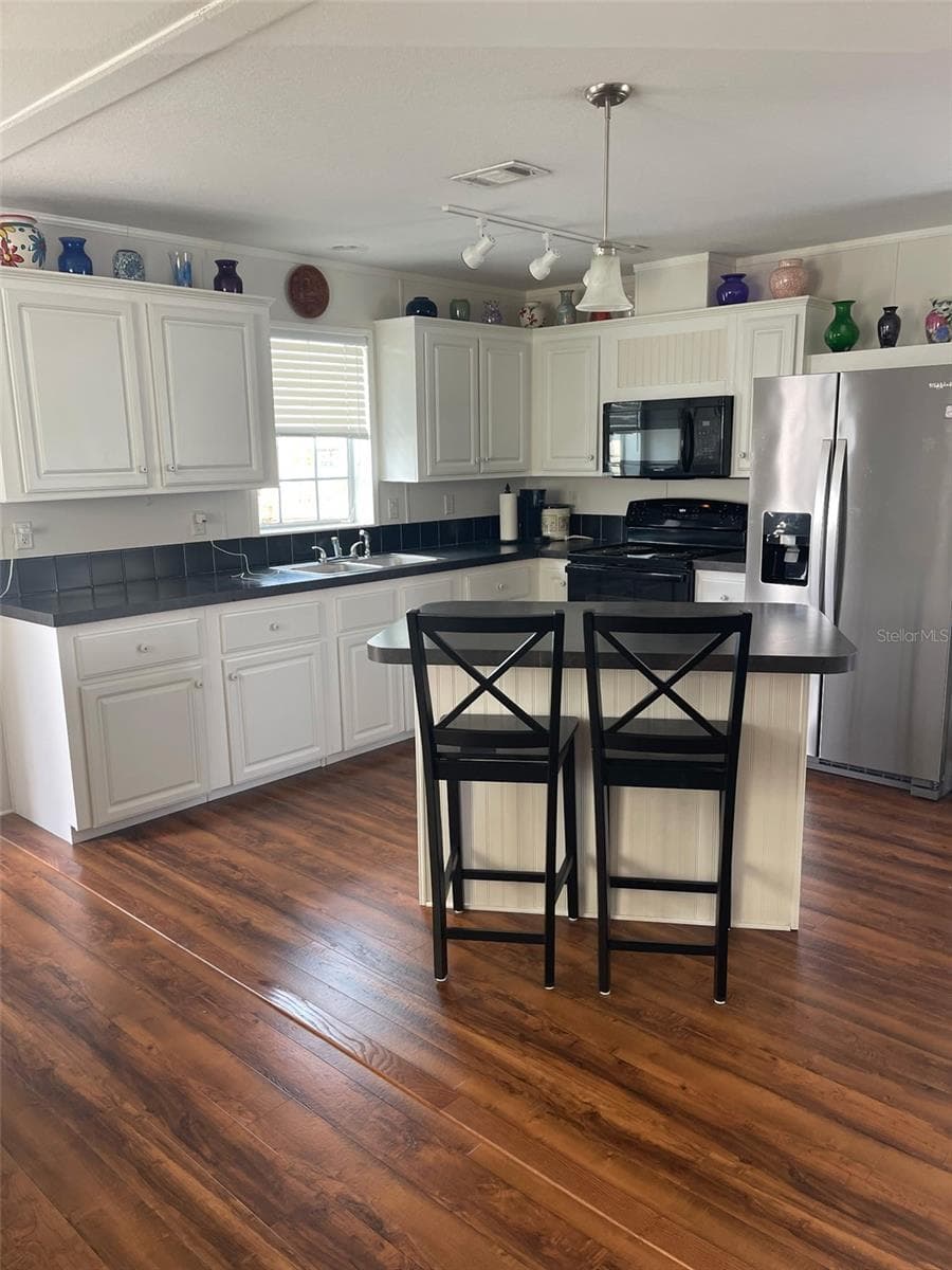 Manufactured Home at 3301 DOREEN DR, ELLENTON, photo 6 of 9