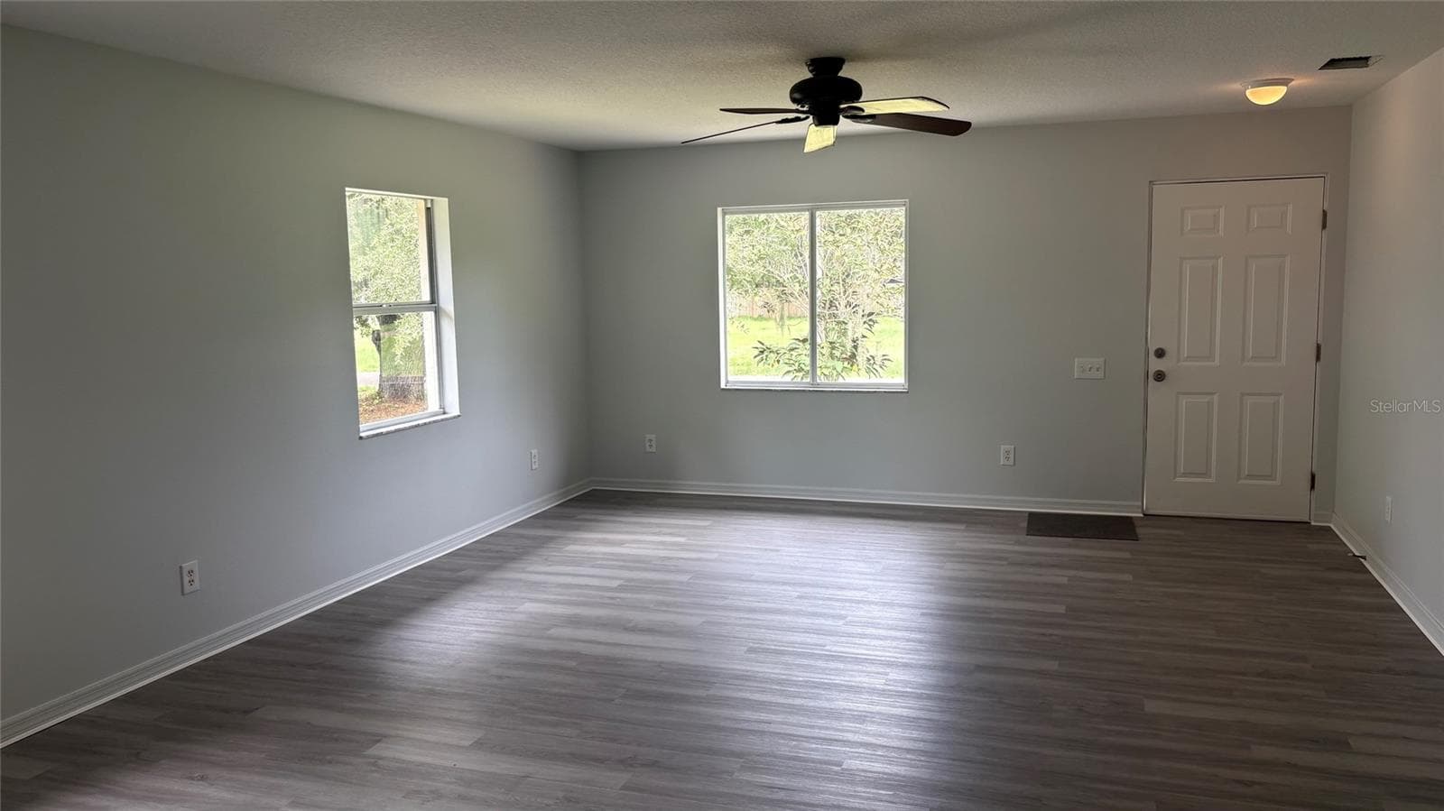 Family room - 607 2ND ST NW, RUSKIN